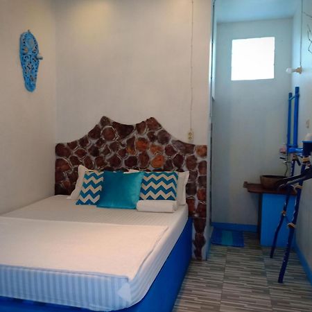 Blue Coral Homestay カリムンジャワ エクステリア 写真