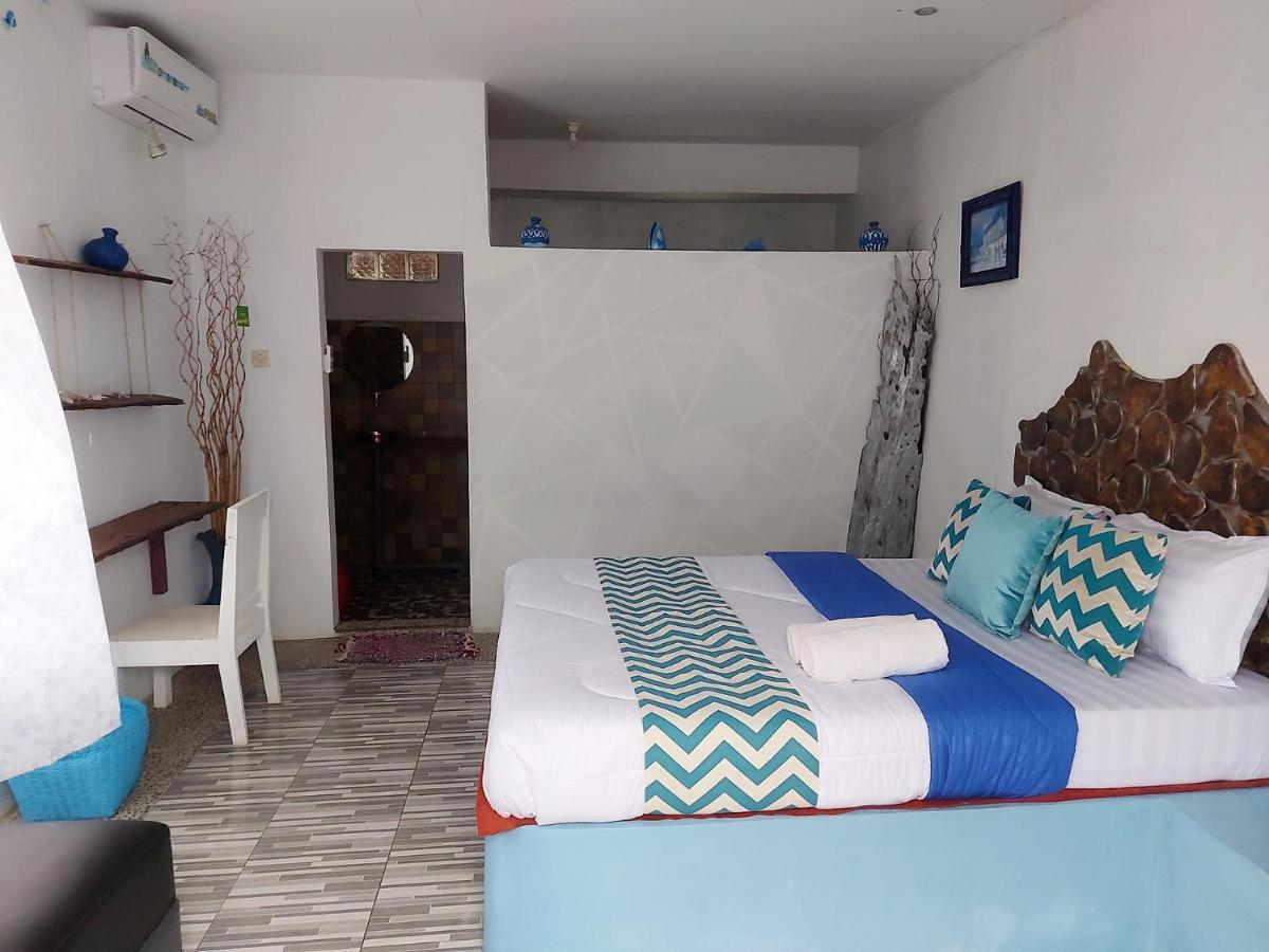 Blue Coral Homestay カリムンジャワ エクステリア 写真