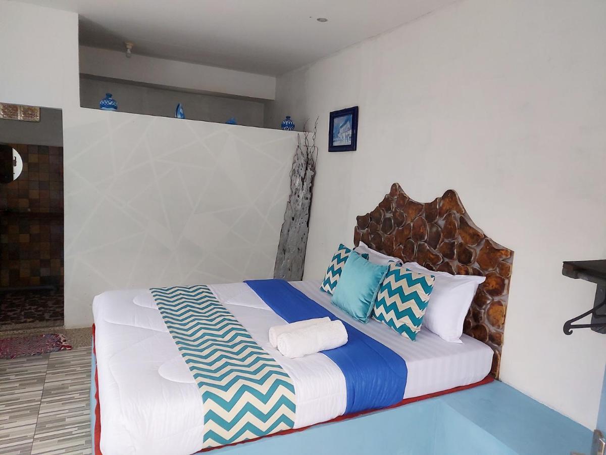 Blue Coral Homestay カリムンジャワ エクステリア 写真