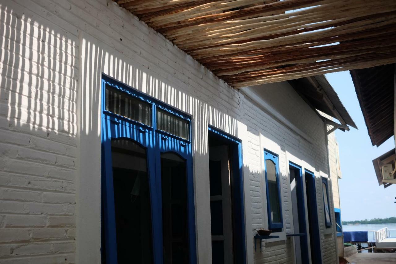 Blue Coral Homestay カリムンジャワ エクステリア 写真