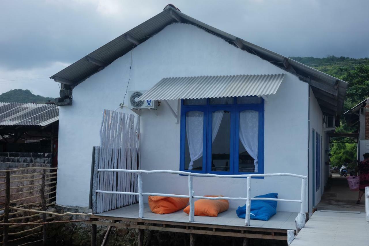 Blue Coral Homestay カリムンジャワ エクステリア 写真