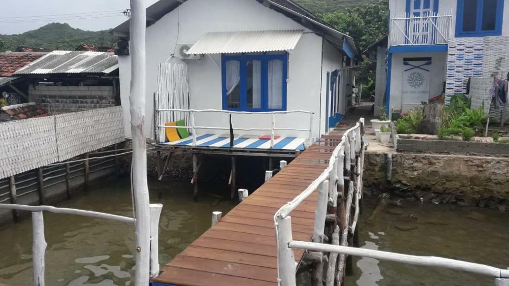 Blue Coral Homestay カリムンジャワ エクステリア 写真