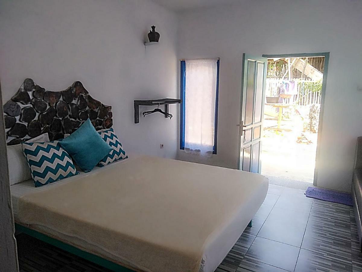 Blue Coral Homestay カリムンジャワ エクステリア 写真